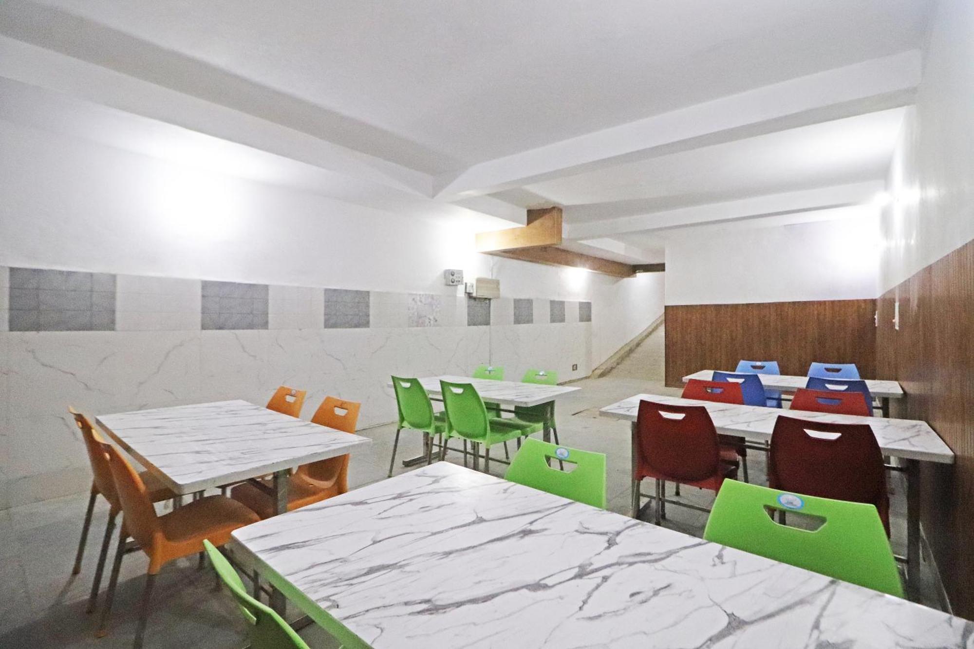 Hotel Clink New Delhi Airport Ngoại thất bức ảnh