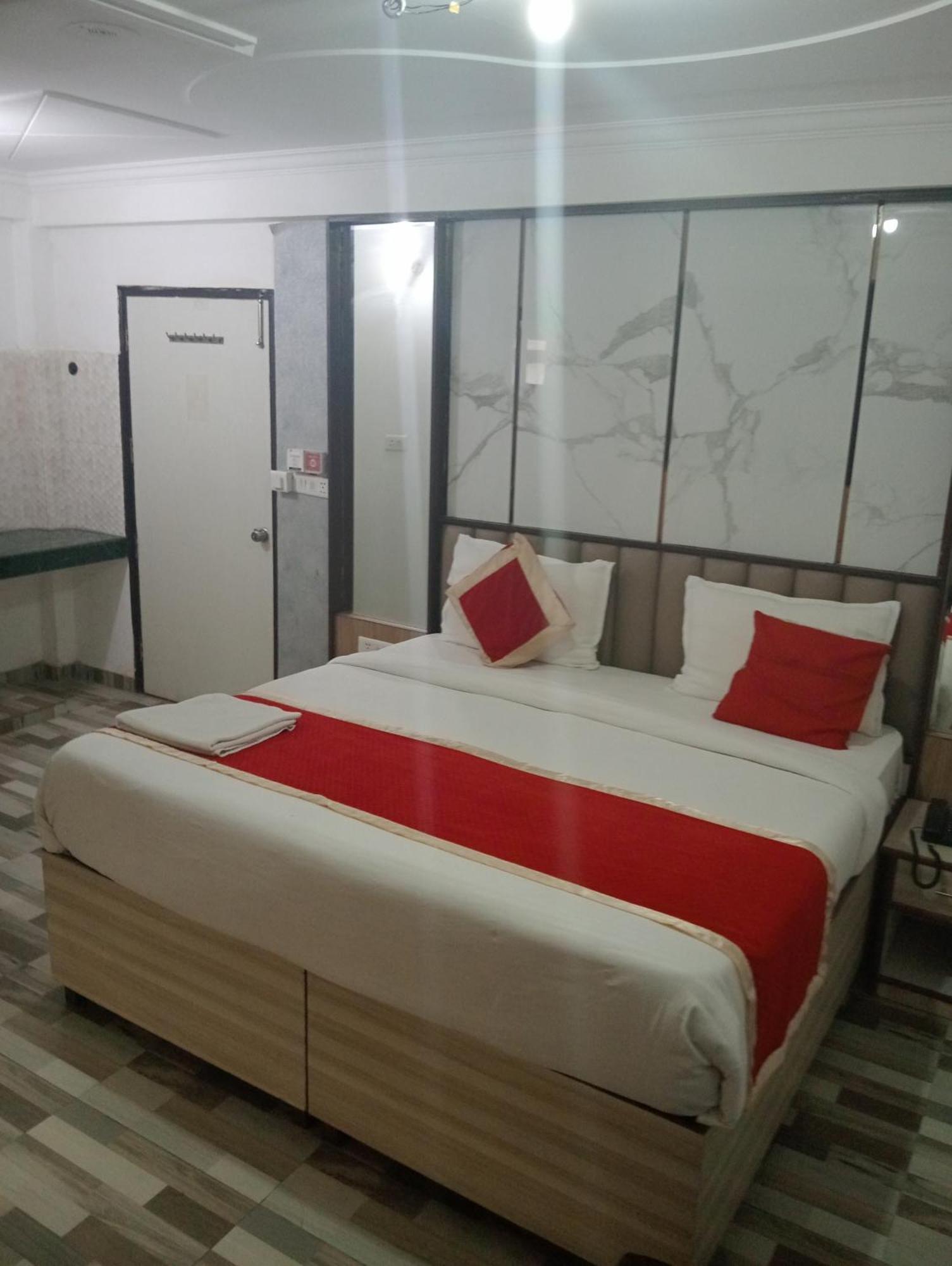 Hotel Clink New Delhi Airport Ngoại thất bức ảnh