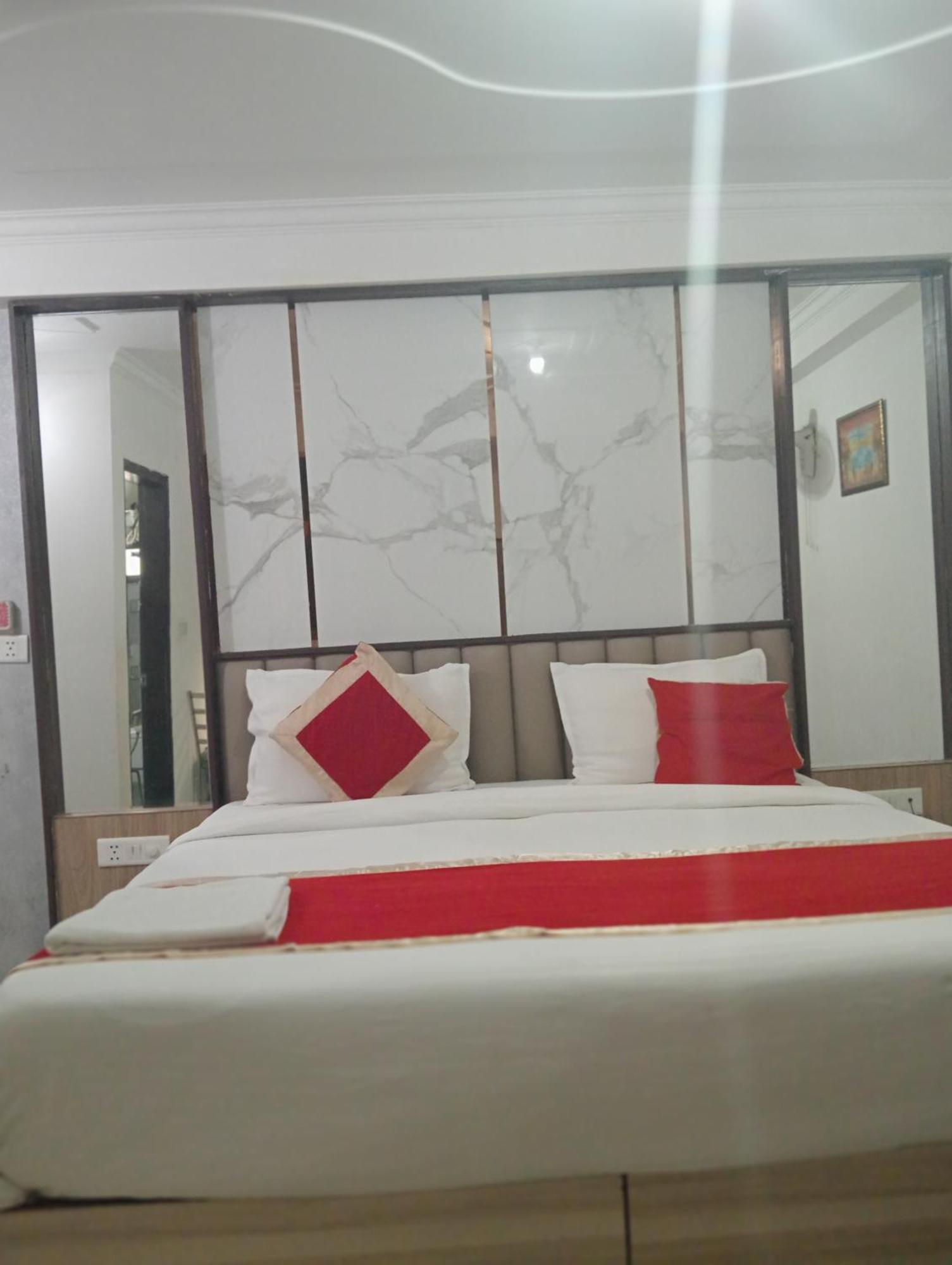 Hotel Clink New Delhi Airport Ngoại thất bức ảnh